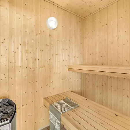 In With Sauna